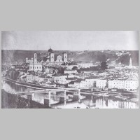 Passau, Dom, Historische Ansicht um 1860 vor den Umbauten der Fassade und der Tuerme, Stadtarchiv Passau.png